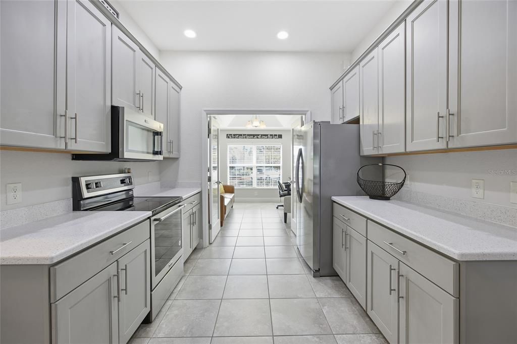 待售: $449,700 (4 贝兹, 2 浴室, 2200 平方英尺)