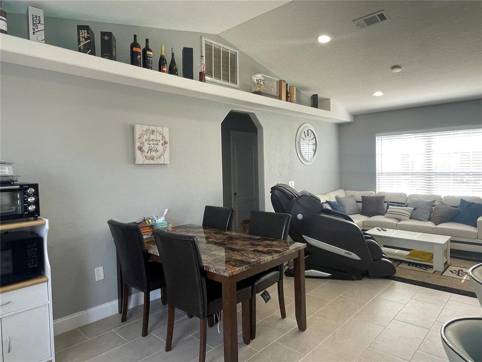 En Venta: $319,000 (3 camas, 2 baños, 1368 Pies cuadrados)