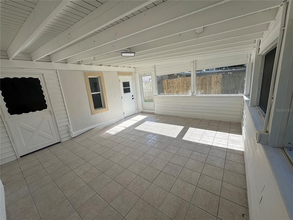 For Sale: $389,900 (4 beds, 2 baths, 1974 Square Feet)