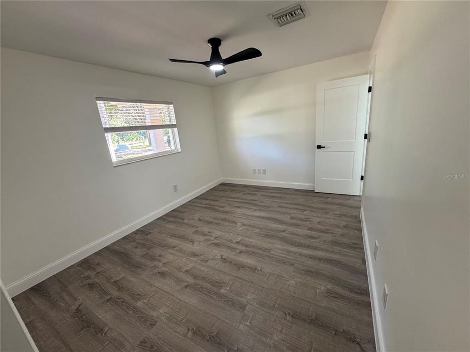 For Sale: $389,900 (4 beds, 2 baths, 1974 Square Feet)