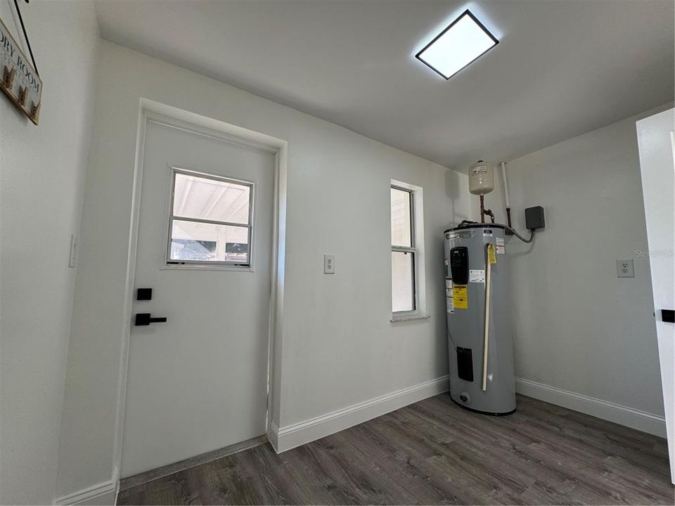 For Sale: $389,900 (4 beds, 2 baths, 1974 Square Feet)