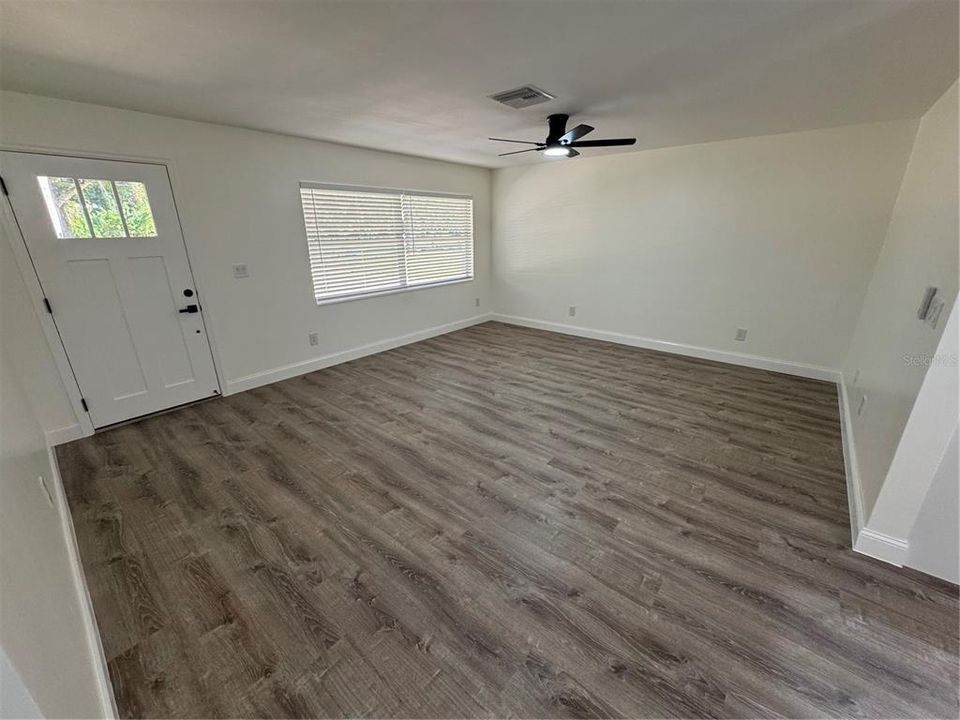 For Sale: $389,900 (4 beds, 2 baths, 1974 Square Feet)