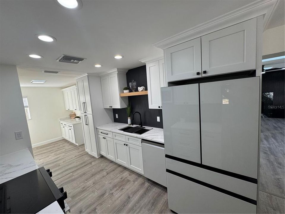 For Sale: $389,900 (4 beds, 2 baths, 1974 Square Feet)