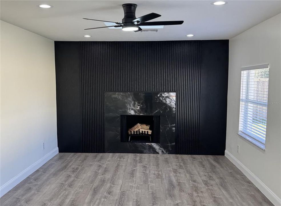 For Sale: $389,900 (4 beds, 2 baths, 1974 Square Feet)