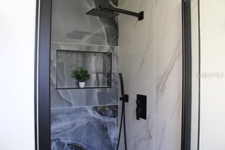 For Sale: $389,900 (4 beds, 2 baths, 1974 Square Feet)