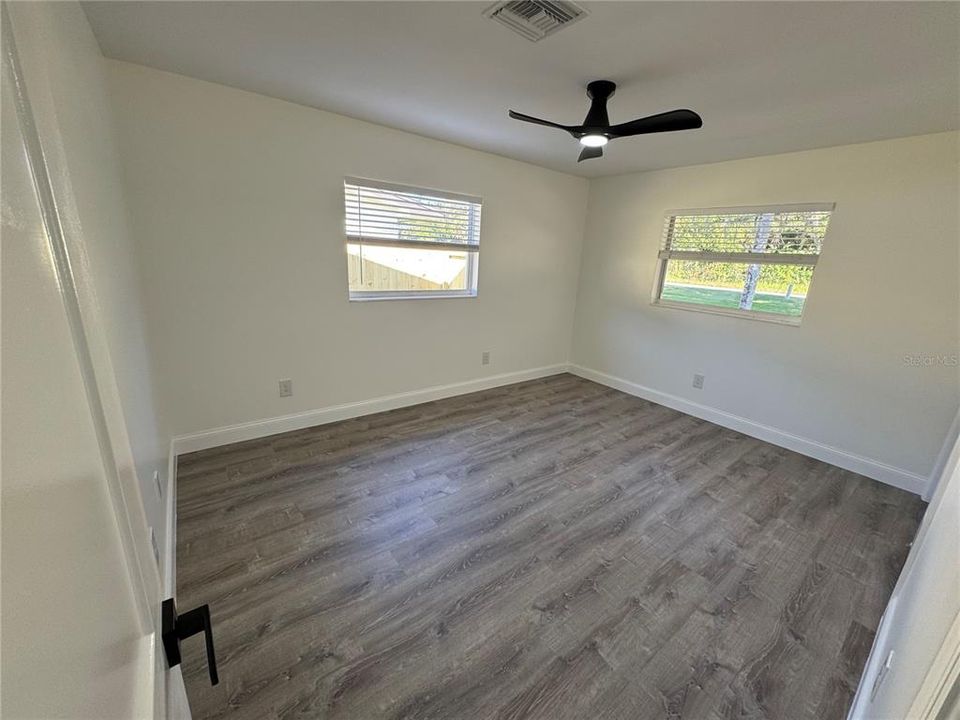 For Sale: $389,900 (4 beds, 2 baths, 1974 Square Feet)