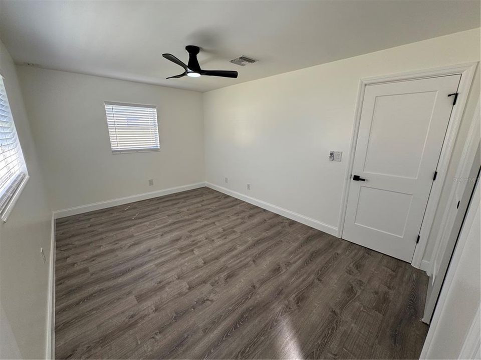 For Sale: $389,900 (4 beds, 2 baths, 1974 Square Feet)