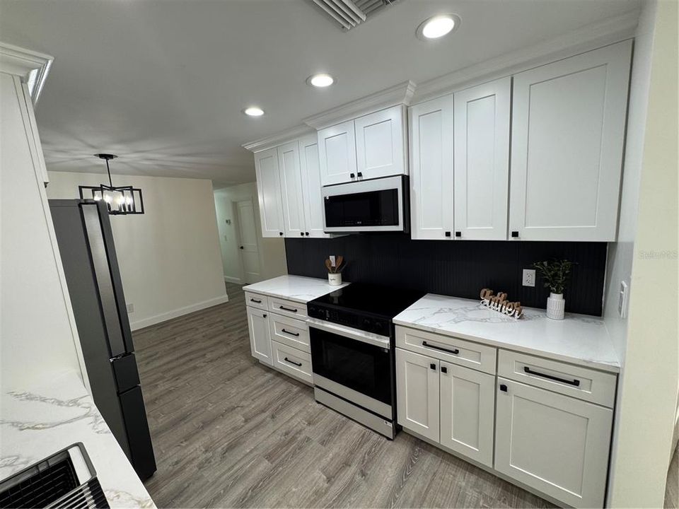 For Sale: $389,900 (4 beds, 2 baths, 1974 Square Feet)