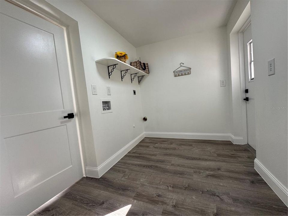 For Sale: $389,900 (4 beds, 2 baths, 1974 Square Feet)