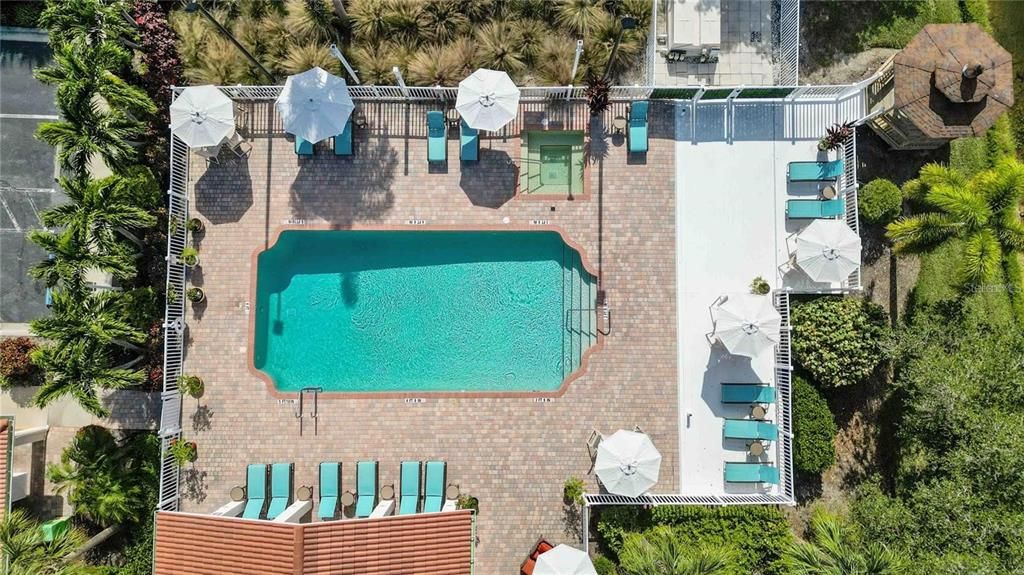 待售: $275,000 (2 贝兹, 2 浴室, 957 平方英尺)