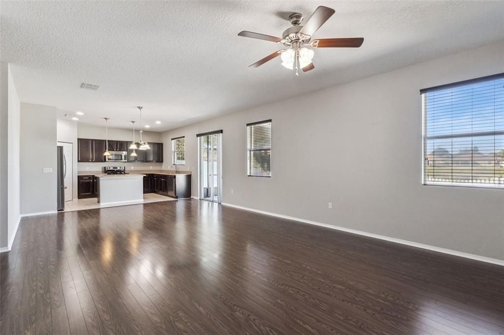 For Sale: $349,900 (3 beds, 2 baths, 1901 Square Feet)