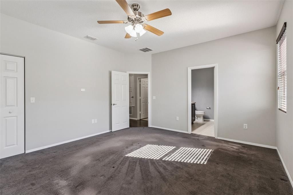 For Sale: $349,900 (3 beds, 2 baths, 1901 Square Feet)