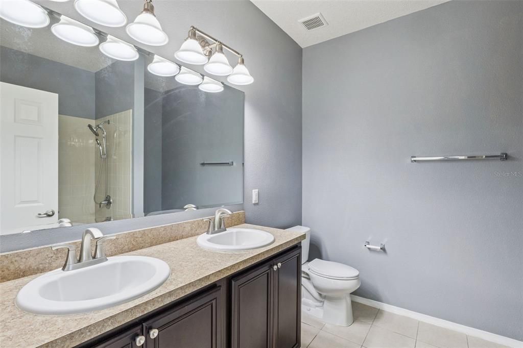 For Sale: $349,900 (3 beds, 2 baths, 1901 Square Feet)