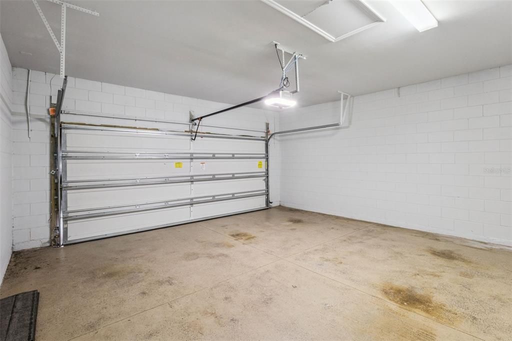 For Sale: $349,900 (3 beds, 2 baths, 1901 Square Feet)