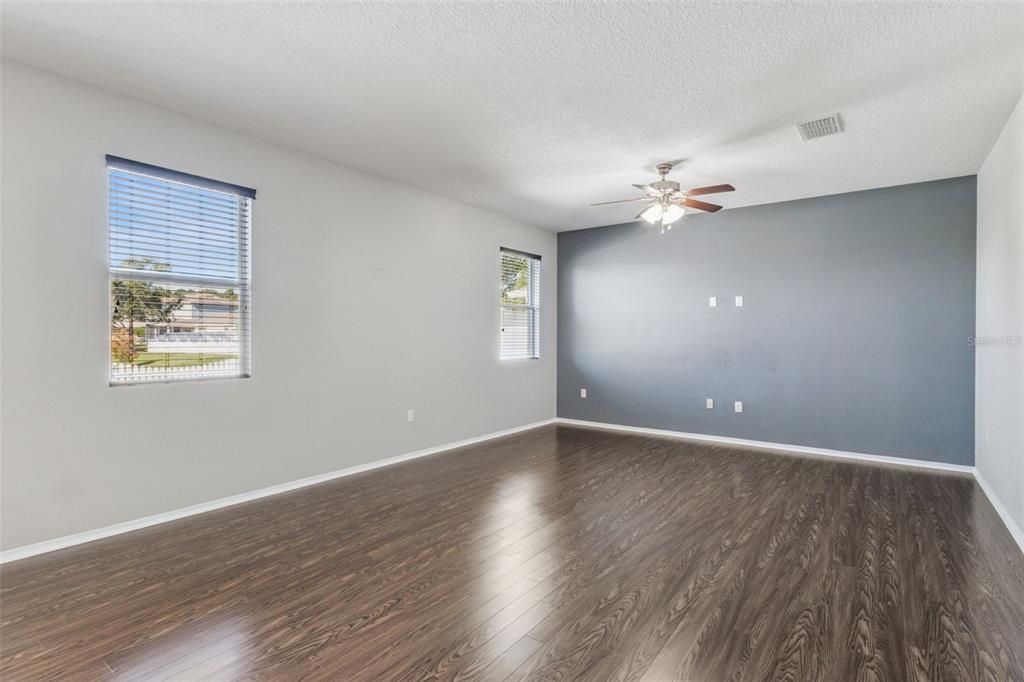 For Sale: $349,900 (3 beds, 2 baths, 1901 Square Feet)