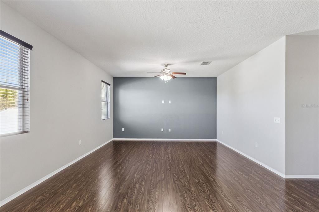 For Sale: $349,900 (3 beds, 2 baths, 1901 Square Feet)