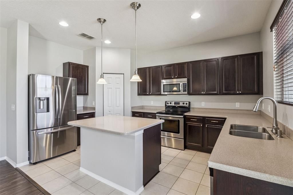 For Sale: $349,900 (3 beds, 2 baths, 1901 Square Feet)