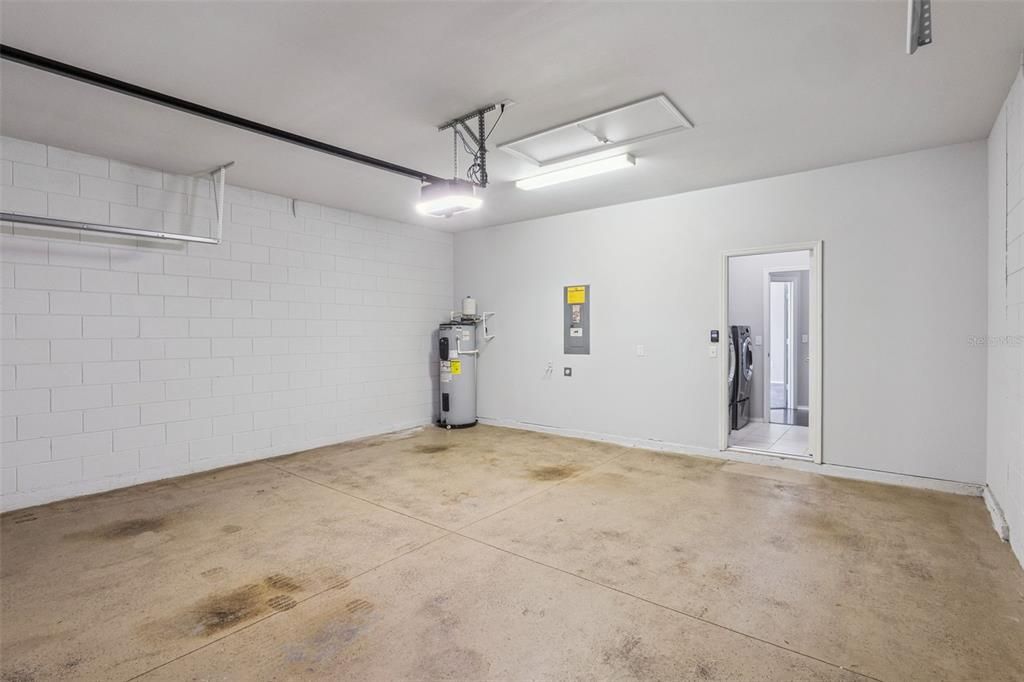 For Sale: $349,900 (3 beds, 2 baths, 1901 Square Feet)