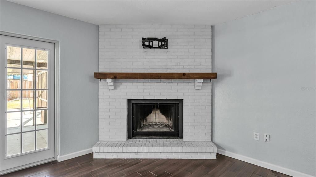 На продажу: $349,900 (4 спален, 2 ванн, 1670 Квадратных фут)