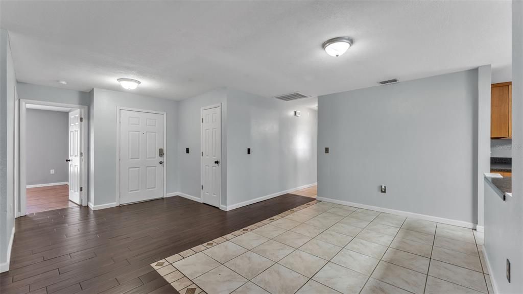 На продажу: $349,900 (4 спален, 2 ванн, 1670 Квадратных фут)