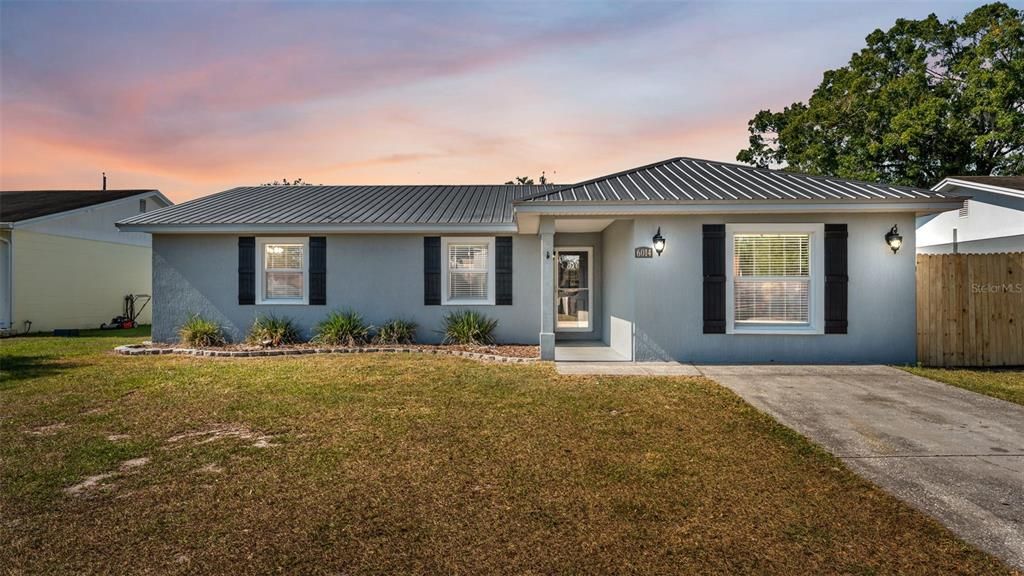 На продажу: $349,900 (4 спален, 2 ванн, 1670 Квадратных фут)