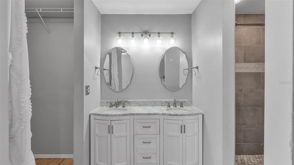 На продажу: $349,900 (4 спален, 2 ванн, 1670 Квадратных фут)