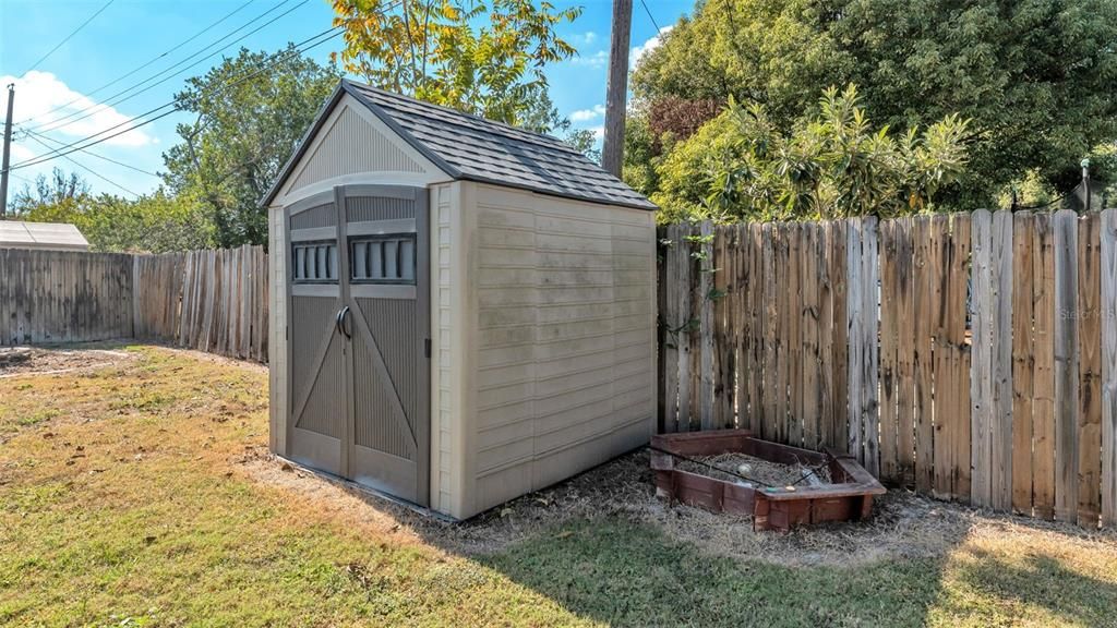 На продажу: $349,900 (4 спален, 2 ванн, 1670 Квадратных фут)