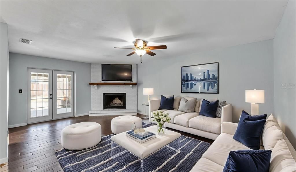 На продажу: $349,900 (4 спален, 2 ванн, 1670 Квадратных фут)