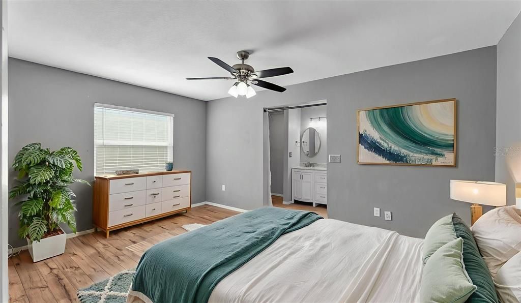 На продажу: $349,900 (4 спален, 2 ванн, 1670 Квадратных фут)