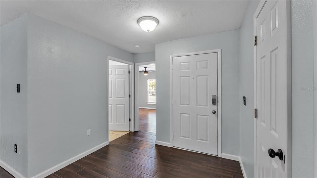 На продажу: $349,900 (4 спален, 2 ванн, 1670 Квадратных фут)