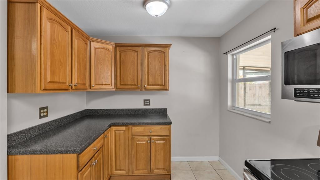 На продажу: $349,900 (4 спален, 2 ванн, 1670 Квадратных фут)