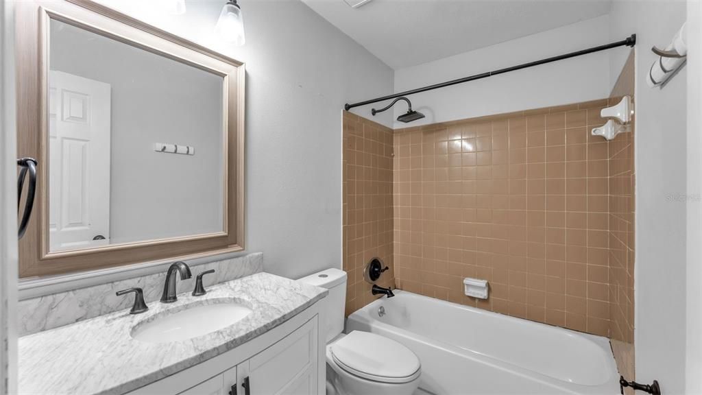 На продажу: $349,900 (4 спален, 2 ванн, 1670 Квадратных фут)