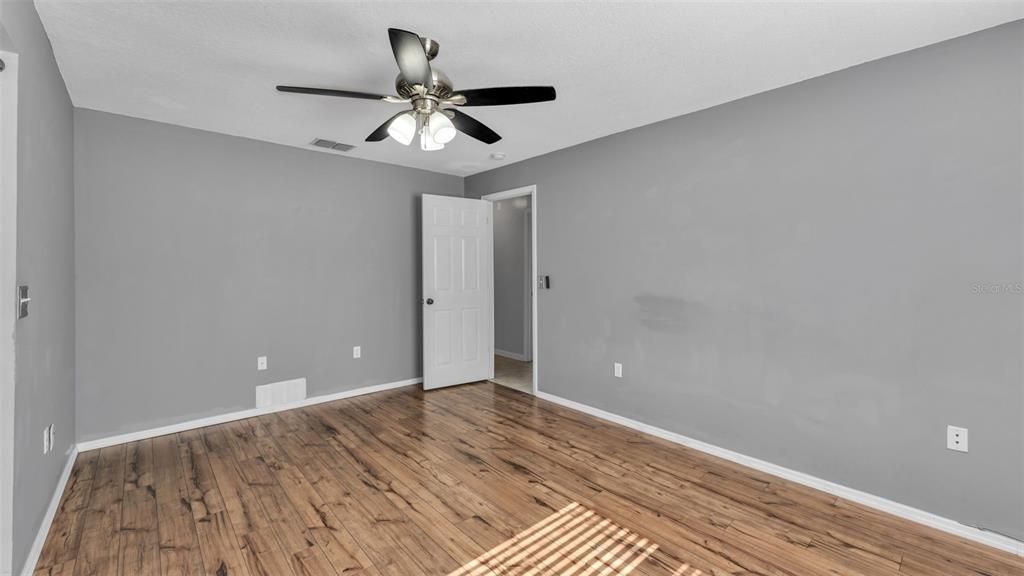 На продажу: $349,900 (4 спален, 2 ванн, 1670 Квадратных фут)