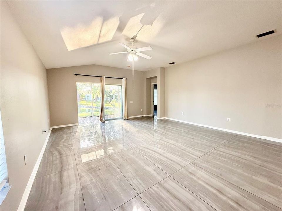 出租: $2,290 (3 贝兹, 2 浴室, 1611 平方英尺)