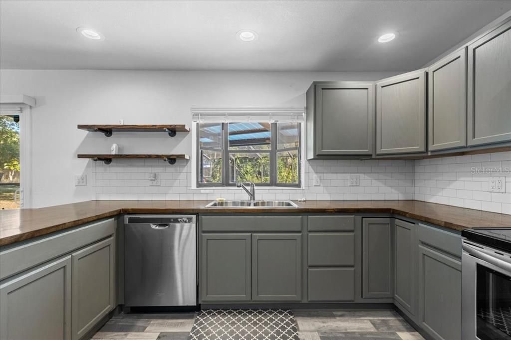 待售: $527,000 (5 贝兹, 3 浴室, 3204 平方英尺)