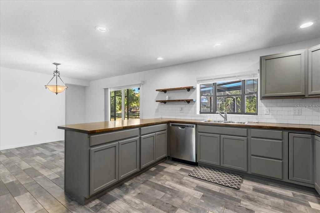 待售: $527,000 (5 贝兹, 3 浴室, 3204 平方英尺)