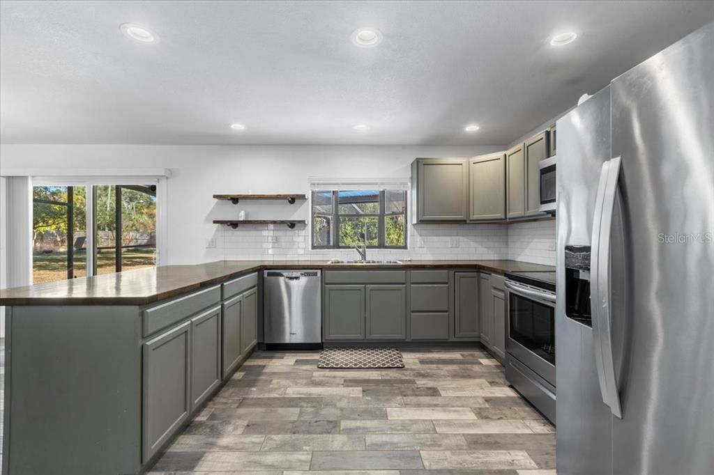 待售: $527,000 (5 贝兹, 3 浴室, 3204 平方英尺)