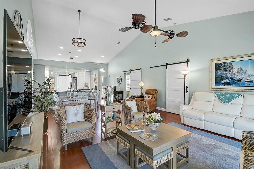 For Sale: $419,000 (2 beds, 2 baths, 1413 Square Feet)