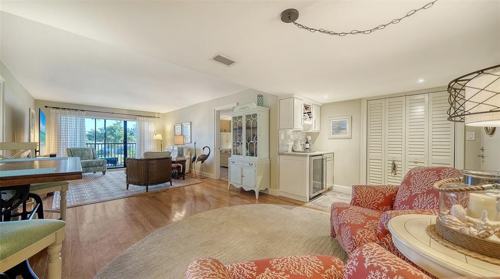 Active With Contract: $175,000 (2 beds, 2 baths, 1178 Square Feet)