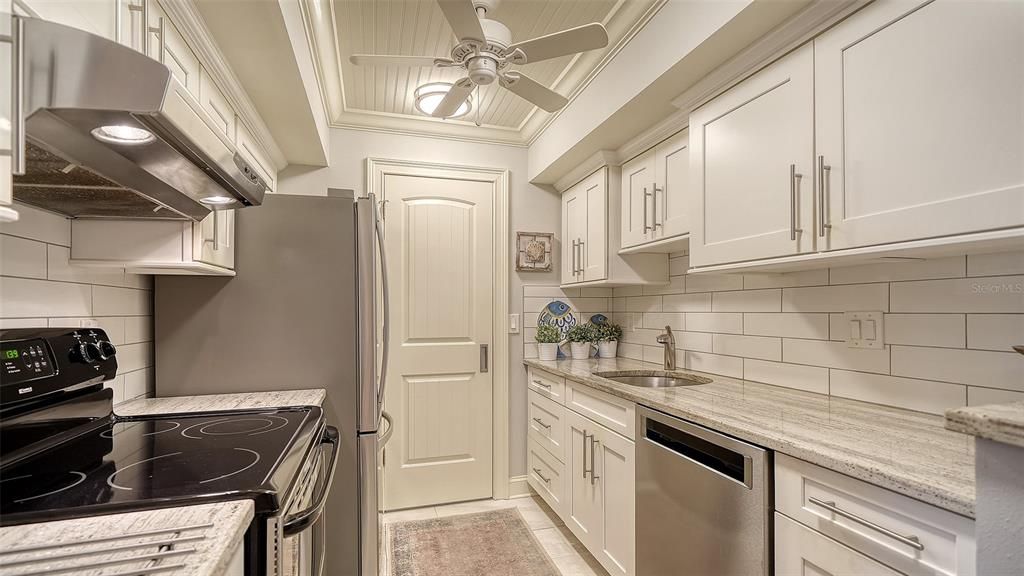 Active With Contract: $175,000 (2 beds, 2 baths, 1178 Square Feet)