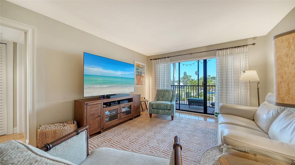 Active With Contract: $175,000 (2 beds, 2 baths, 1178 Square Feet)