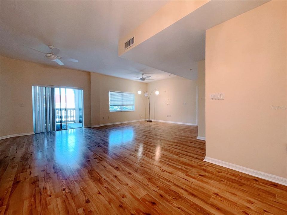 For Rent: $1,800 (2 beds, 2 baths, 1245 Square Feet)