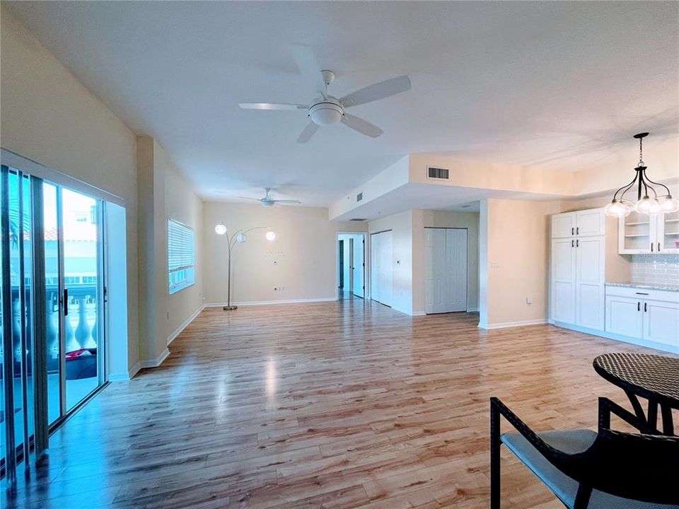 For Rent: $1,800 (2 beds, 2 baths, 1245 Square Feet)