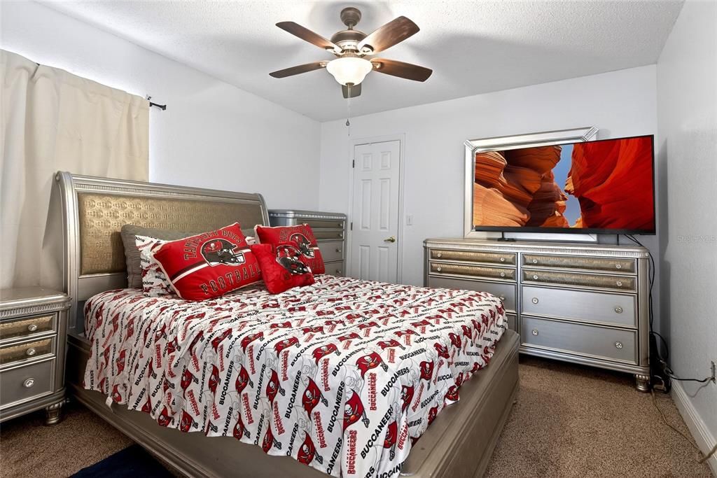 For Sale: $381,000 (4 beds, 2 baths, 1853 Square Feet)