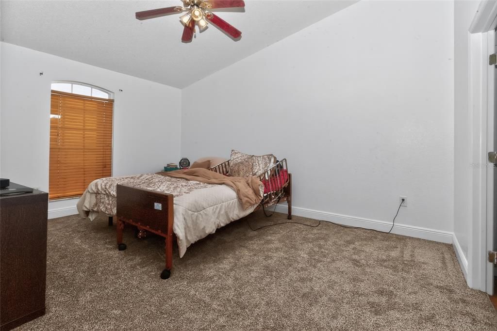 For Sale: $381,000 (4 beds, 2 baths, 1853 Square Feet)