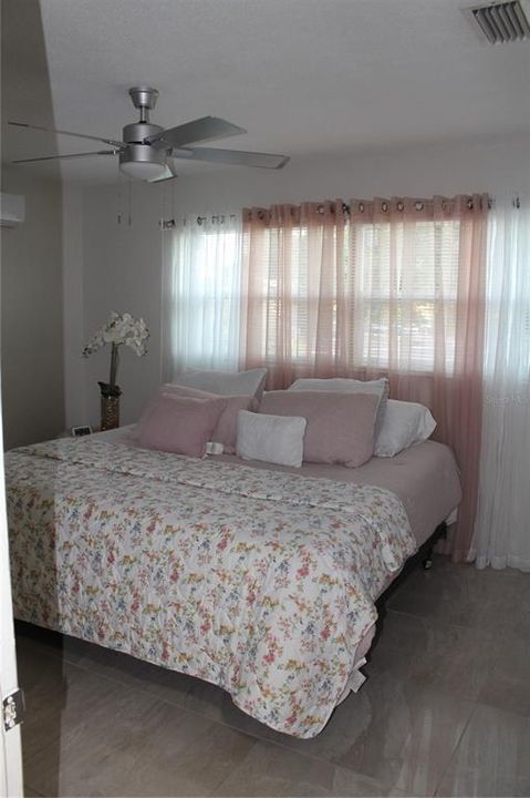 待售: $290,000 (2 贝兹, 1 浴室, 1028 平方英尺)