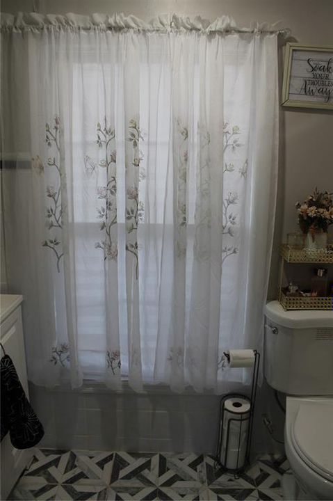 待售: $290,000 (2 贝兹, 1 浴室, 1028 平方英尺)