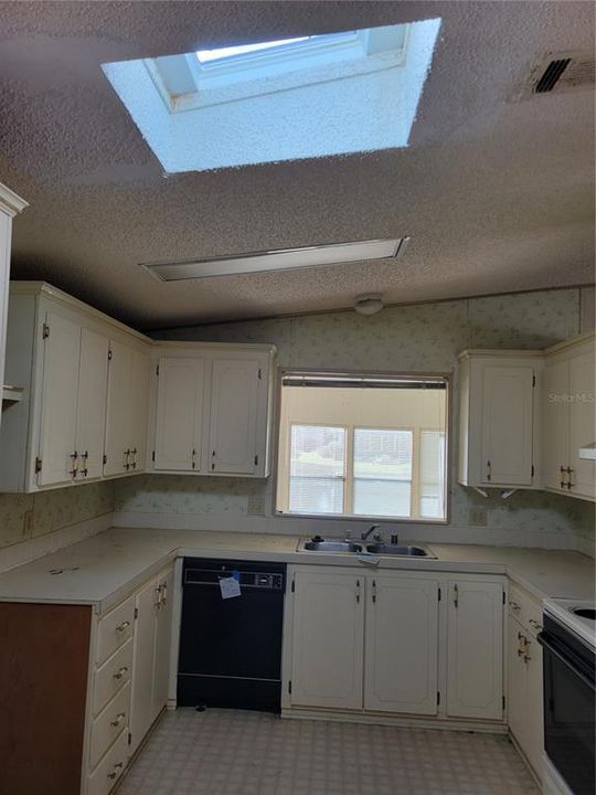 На продажу: $90,000 (2 спален, 2 ванн, 1348 Квадратных фут)