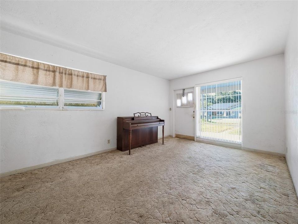 For Sale: $439,000 (3 beds, 2 baths, 1044 Square Feet)