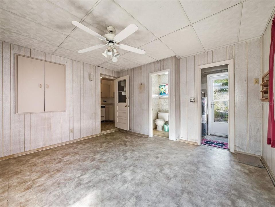 For Sale: $439,000 (3 beds, 2 baths, 1044 Square Feet)